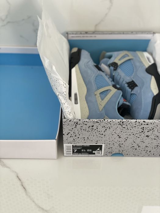 Air Jordan 4 Retro University Blue