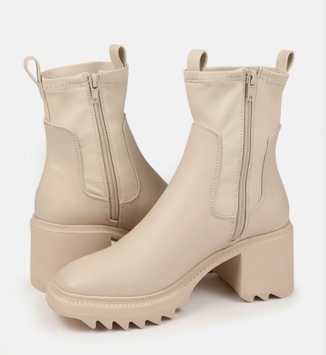 Botine cu toc
crem cu talpă zimțată Missguided