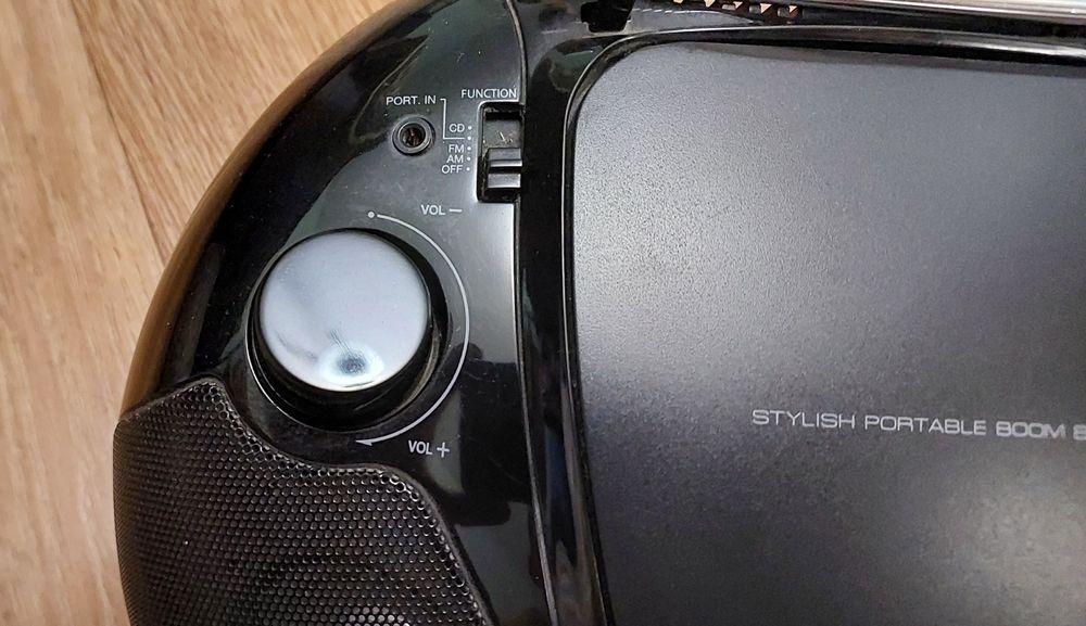 Продам  CD-магнитоллу