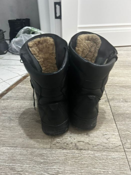 Продам Б/У зимние берцы 42 размера