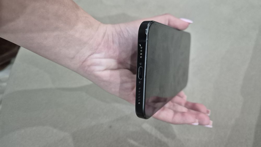 Продавам iPhone 15 plus