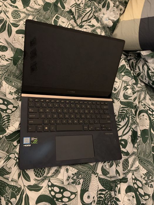 Vând laptop ASUS ZenBook Pro 14