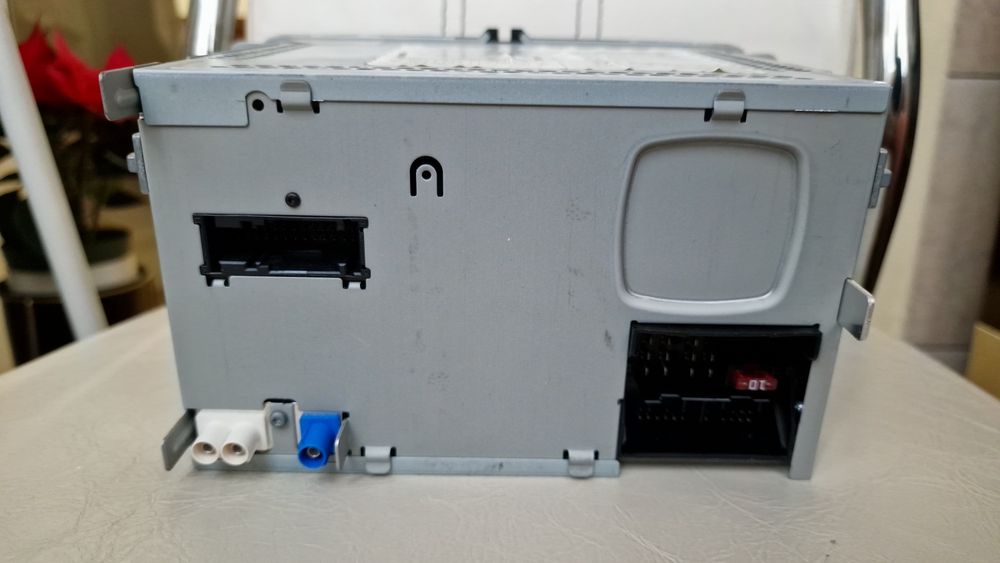 VW RNS 315 ( BT incorporat )+ Card Harti + Cod Pin +  Microfon + GPS