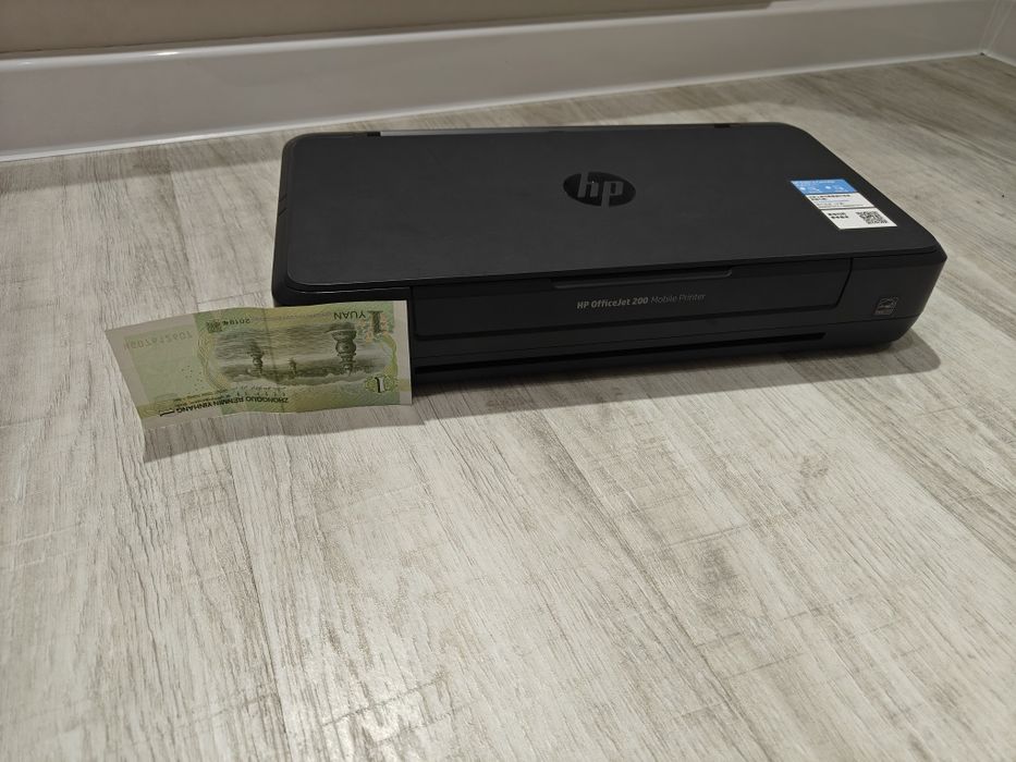 принтер цветной HP OfficeJet 200 Mobile Printer