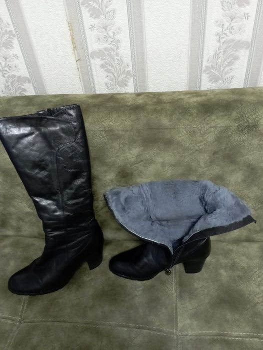 Продам зимние сапоги.