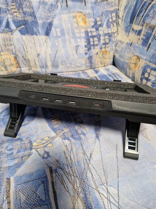 Продавам acer nitro lite 16 в комплект с охлаждаща подложка iets gt300b1 с  включен usb  hub на задня  панел!!!
