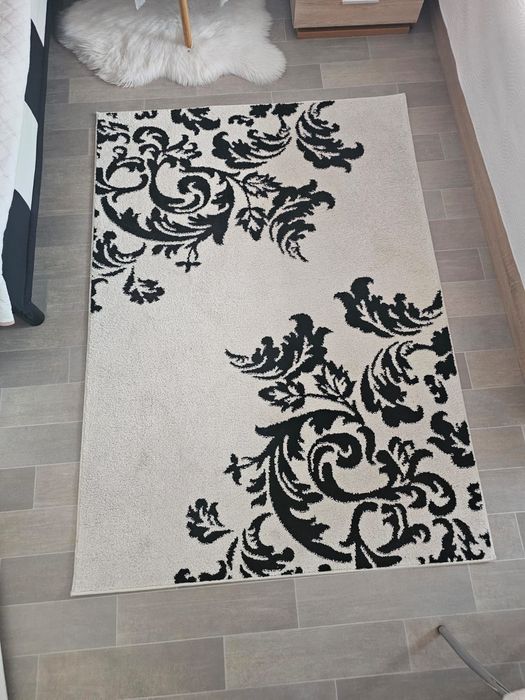 Бял килим за вкъщи