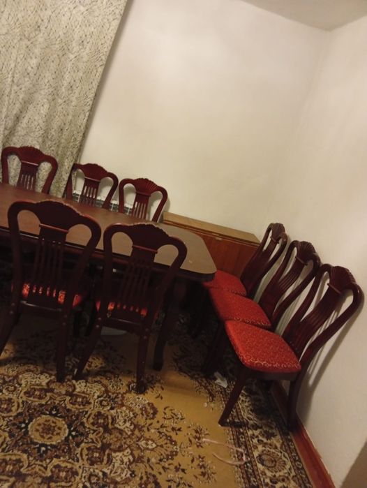 Стол со стульями