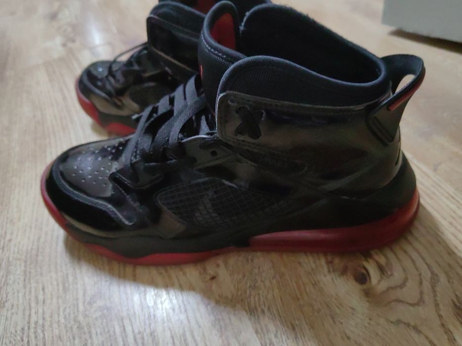 Air Jordan MARS 270