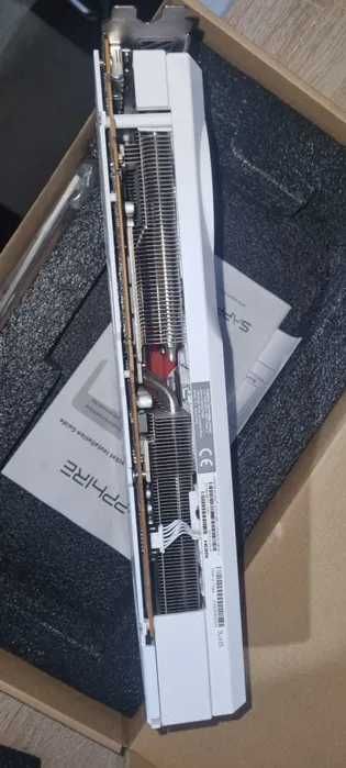 Radeon Sapphire RX7800XT Pure 16 GB 256 biti