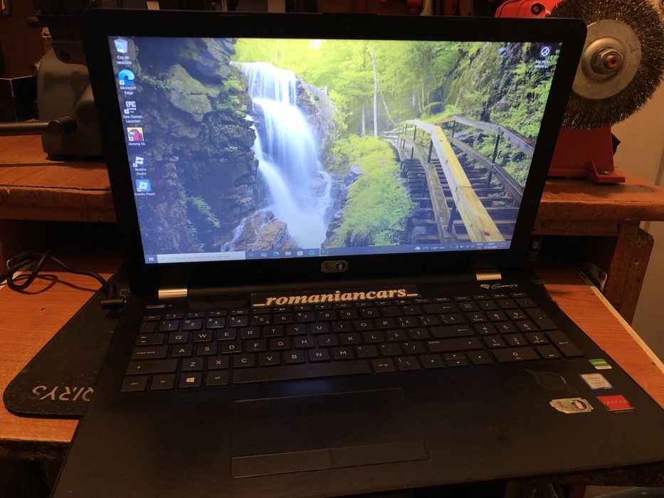 Vand Laptop HP i5 8250u,radeon m330 3gb vram, 6ram, 256hdd