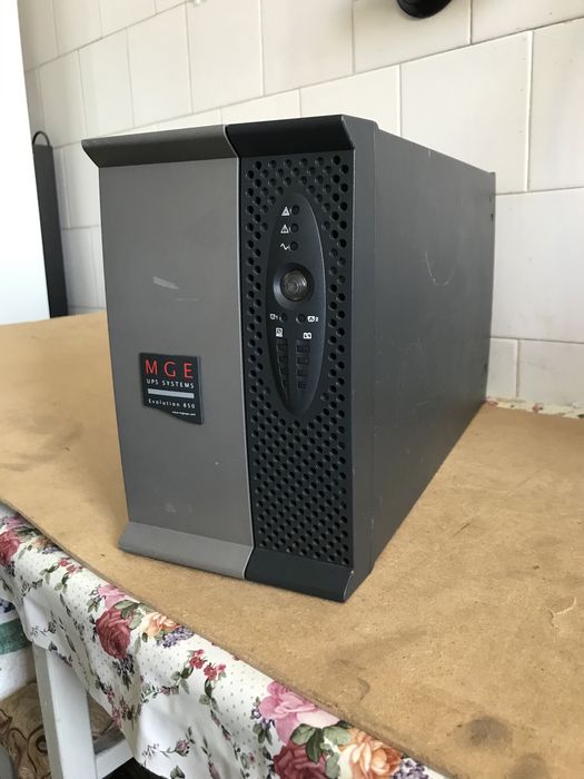 UPS  Eaton Evolution 850