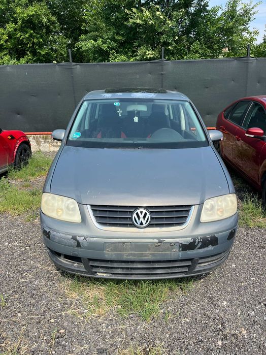 Dezmembrez VW Volkswagen Touran 2004 gri verzui 1,6 FSI