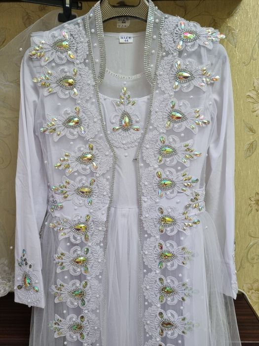 Келинлар учун ансамбль Янги кийилмаган