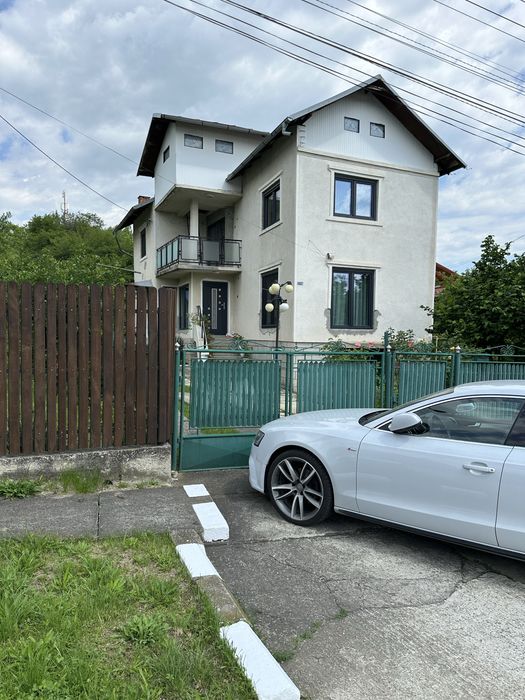 Casa de vanzare 4 camere! 150 mp - 566 mp teren Moreni, Dambovita