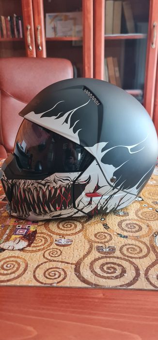 Vând cască motociclist