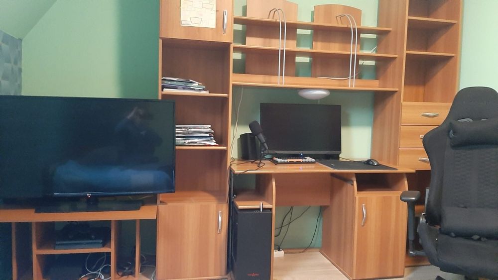 Vand mobila camera tineret cu pat si dulap mare