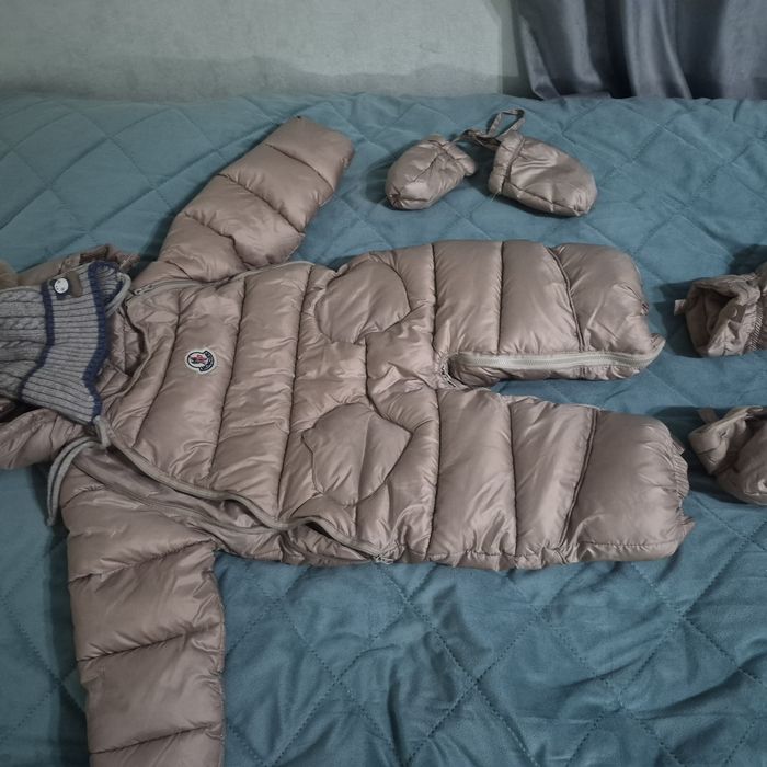 Продам комбинезон зимний  детский на 4-8 мес