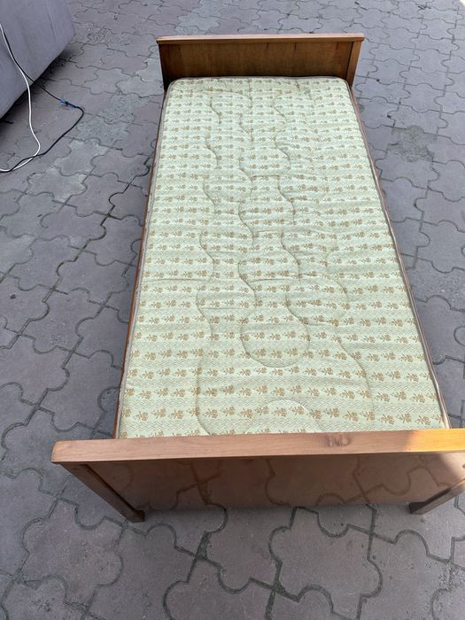 Продам кровать из настоящего дерева