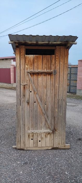 Деревянный (дачный) туалет