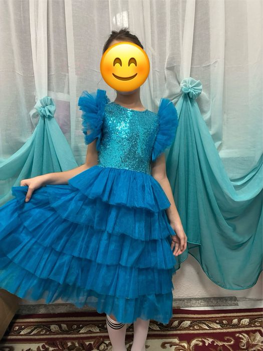 Продам платья для девочки 5-7 лет