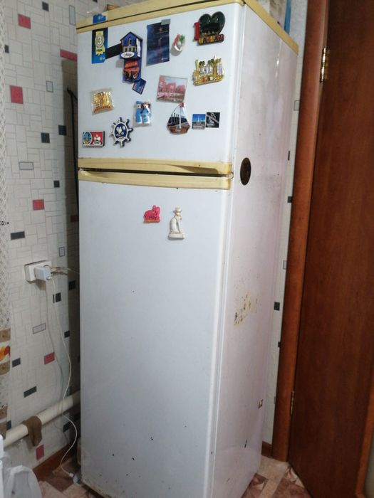 Холодильник в рабочем состоянии, морозит хорошо, холодит