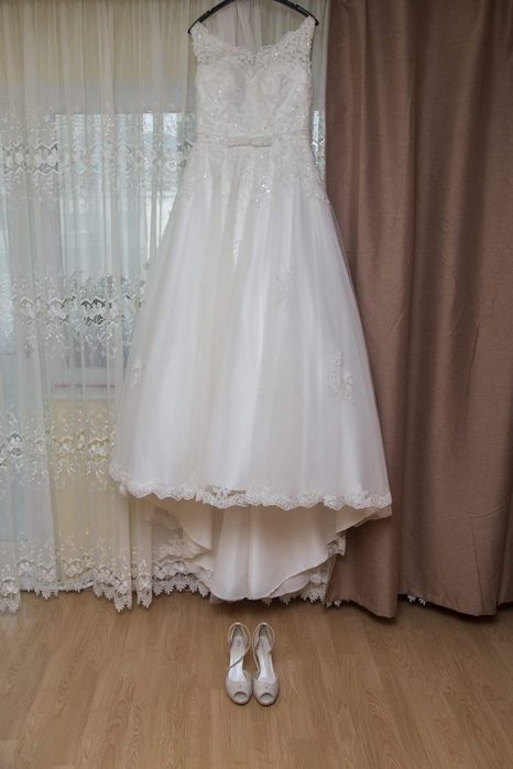 Vand rochie de mireasa