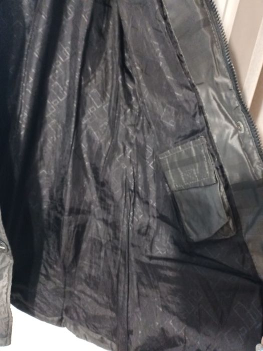 Дамско яке със сваляща се качулка