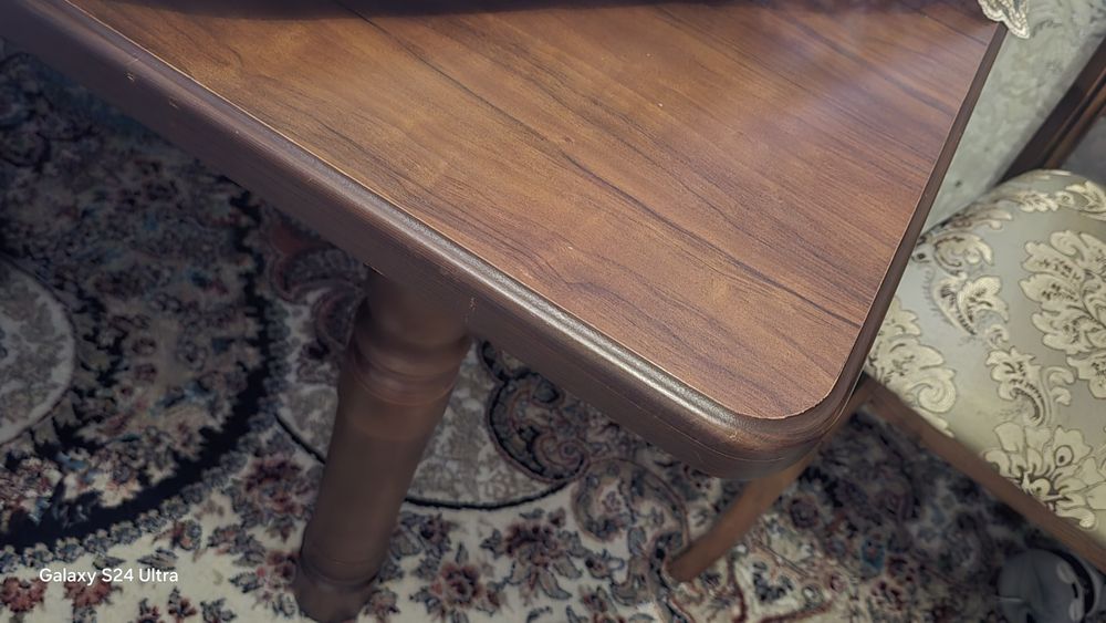 Стол  ва 8 та стул сотилади , срочно!!!