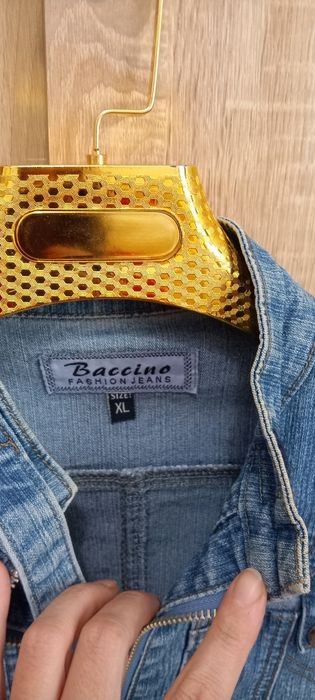 Женская джинсовая куртка фирмы Baccino