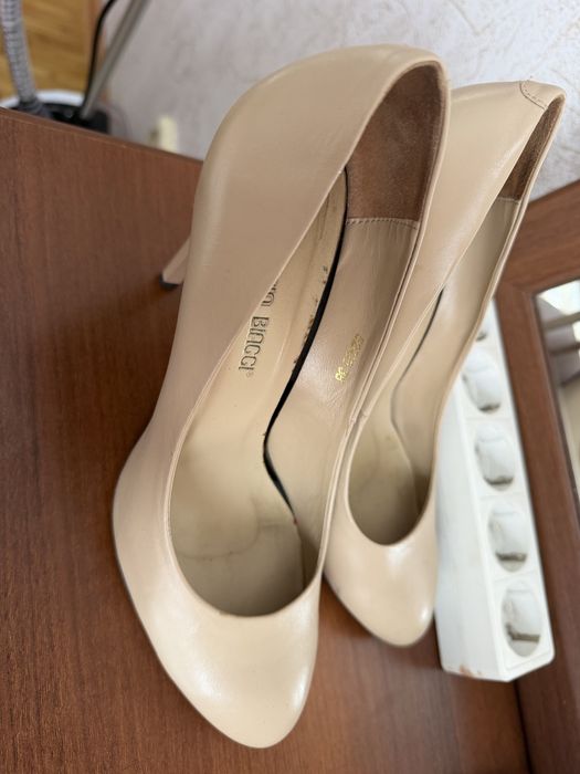 Продам бежевые туфли. Состояние хорошее