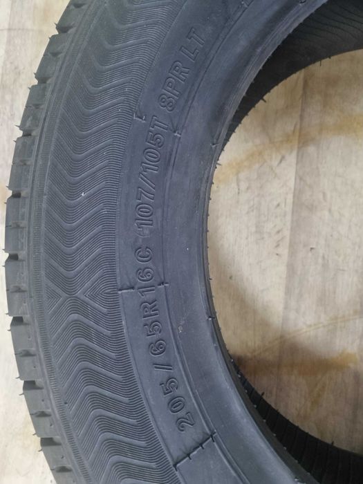 205/65R16C 107/105T  Mirage