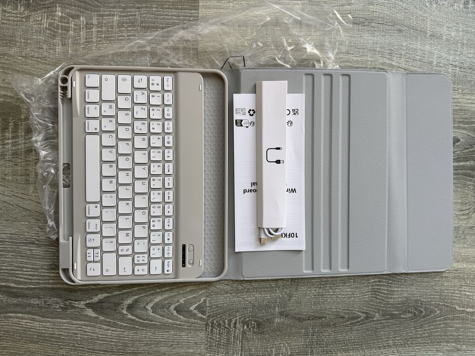 Husa Tastatura wireless Apple Ipad 11” inch