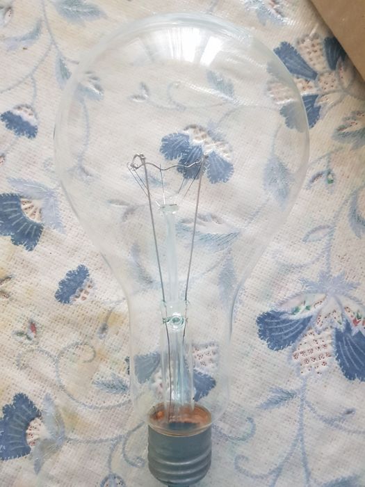 Лампу накаливания продаю