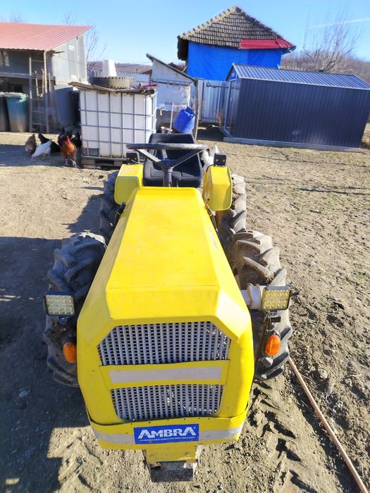 Tractoraș articulat 4×4, marca pasquali