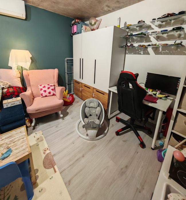 Apartament cu 2 camere și hol pătrat (cât o cameră) - Dâmbu