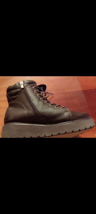 Продам зимние ботиночки