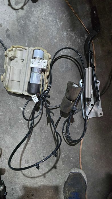 pompa hidraulica portbagaj electric Mercedes A1648002248 ML W164 ML320