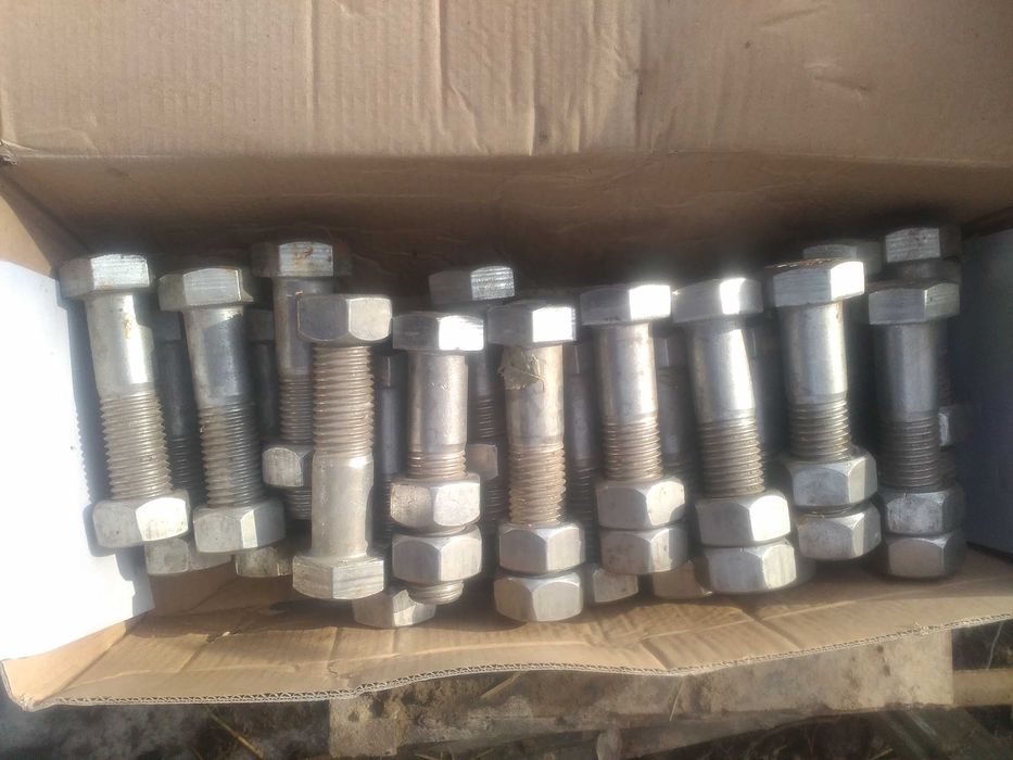 Нержавеющие болты с гайкой на 24 .