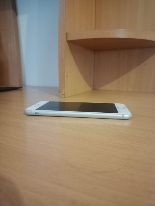 Айфон 8 64г в хорошем состоянии