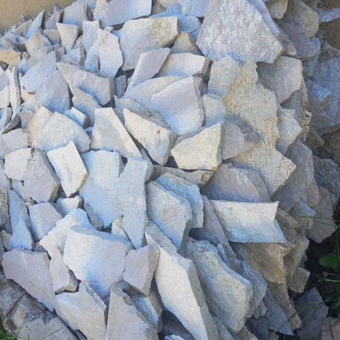 Натуральный природный горный камень.