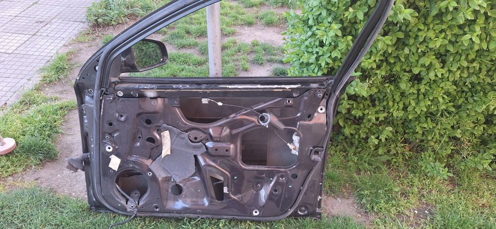 Врата предна дясна  audi a4 b7  ауди а4 б7
