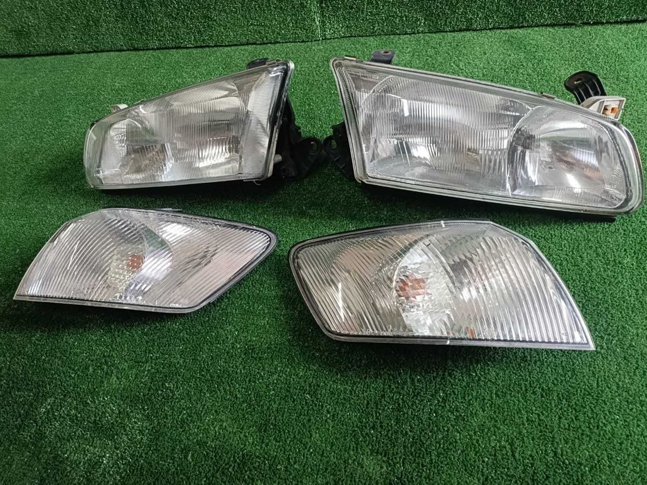 Оригинальные фары с поворотниками от Totota Camry 25.