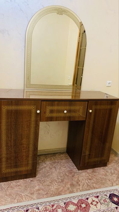 Продам комод с зеркалом