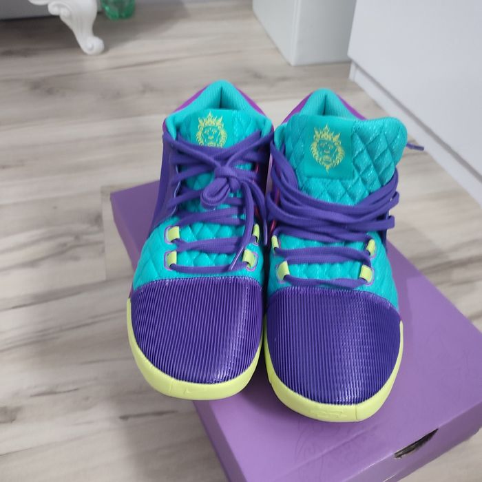 Nike lebron witness 8