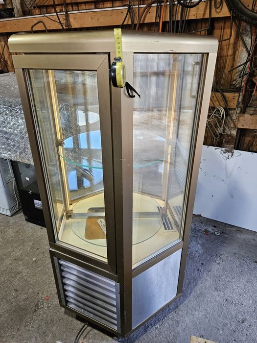 Хладилна Витрина за Торти и сладкарски изделия Въртяща се на 4 нива ше