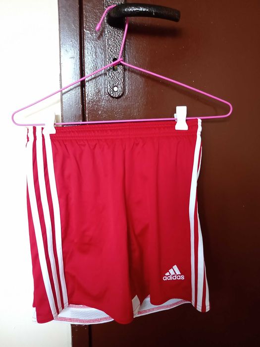 Детски футболен комплект и спортни шорти и тениски