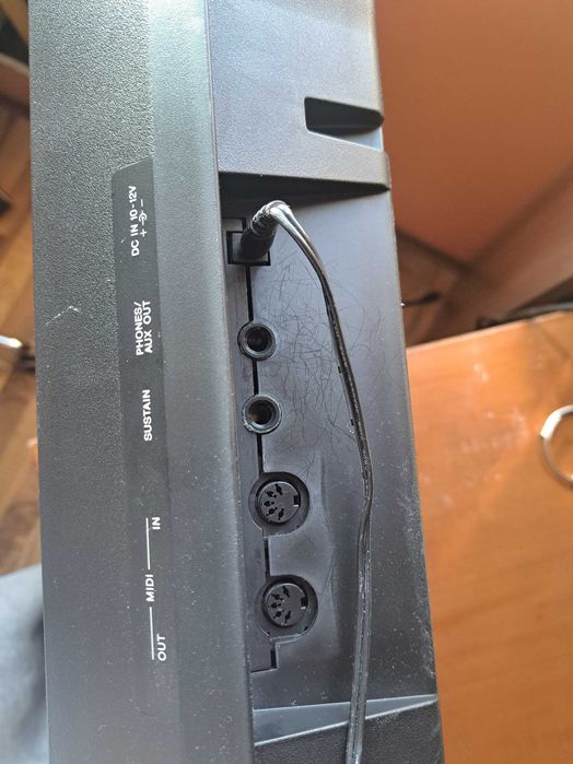 Синтезатор пиано клавир YAMAHA PSR 230 ce