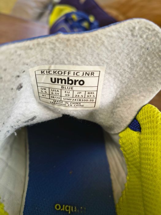 Продавам обувки Umbro