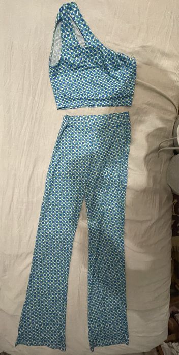 Рокли, поли, два комплекта, къс клин и блестяща елегантна блуза